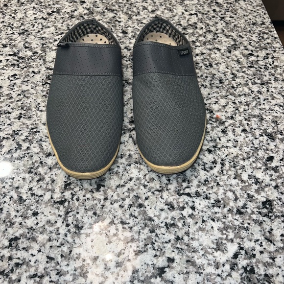 Gray slip on Sport shoes size 10 - Picture 2 of 4